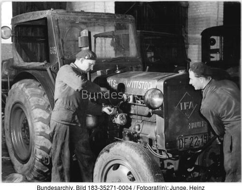 Wittstock, Reparatur eines Schleppers
