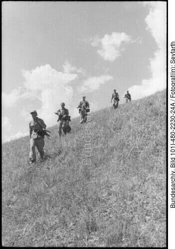 Italien, Fallschirmjäger im Gelände