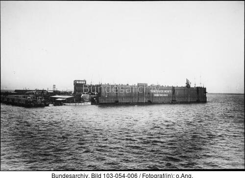 Tsingtau, Dock