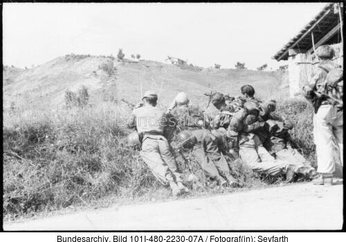 Italien, Fallschirmjäger in Stellung