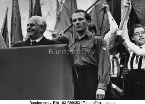 Berlin, Eröffnung der Pionierrepublik