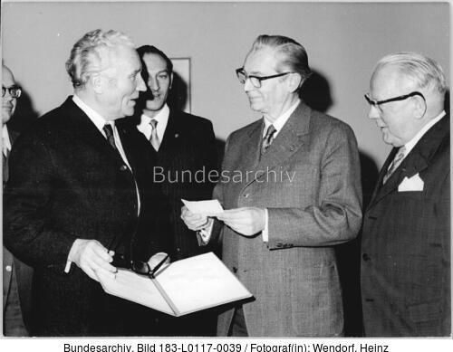 Übergabe einer Spende an NOK, v. Brauchitsch, Schöbel