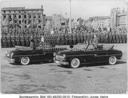 Berlin, 1. Mai, Militärparade, Meldung