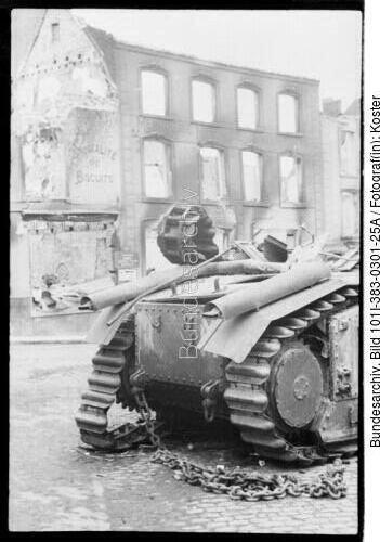 Beaumont, Häuserruinen, Panzer Char B1