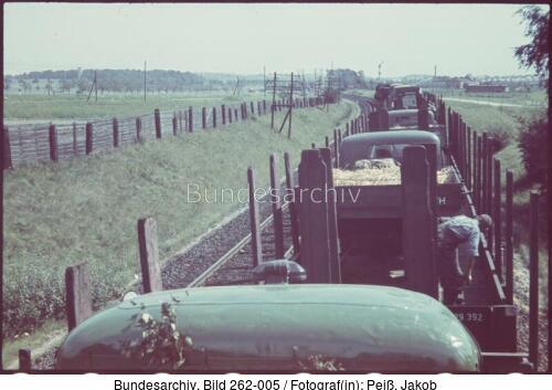 Bei Nürnberg, Eisenbahntransport Richtung Osten