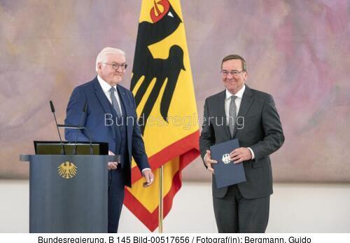 Bundespräsident Frank-Walter Steinmeier: Übergabe der Ernennungsurkunde an Boris Pistorius zum Bundesminister der Verteidigung 2023