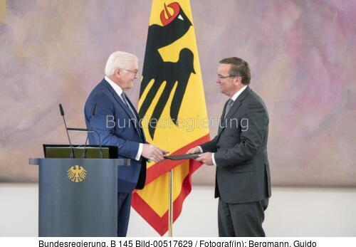 Bundespräsident Frank-Walter Steinmeier: Übergabe der Ernennungsurkunde an Boris Pistorius zum Bundesminister der Verteidigung 2023