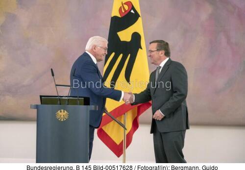 Bundespräsident Frank-Walter Steinmeier: Übergabe der Ernennungsurkunde an Boris Pistorius zum Bundesminister der Verteidigung 2023