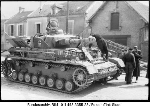 Bei Caen, Panzer IV der 12.SS-Pz.Division