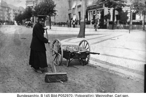 Berlin, Straßenkehrerin