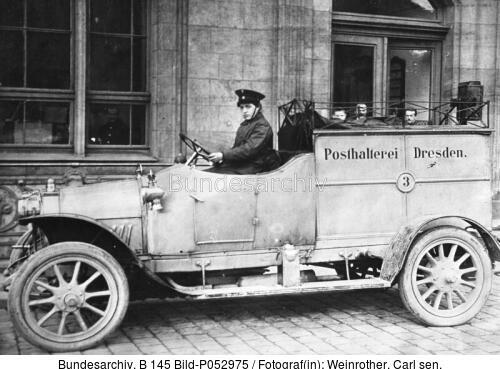 Dresden, Postauto-Fahrerin