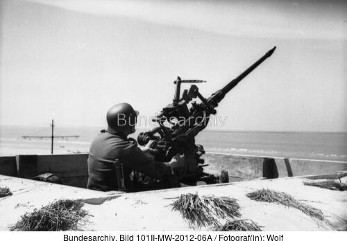 Frankreich, Soldat bedient Flak