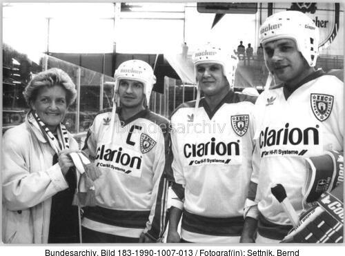 Berlin, Eishockey, EHC Dynamo-Spieler, Carola v. Braun