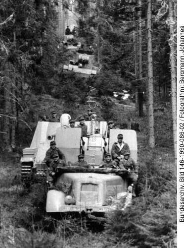 Russland, Flakvierling und Panzerjäger im Wald