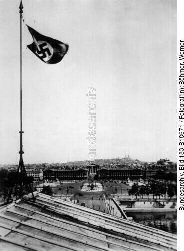 Paris, Hakenkreuzfahne