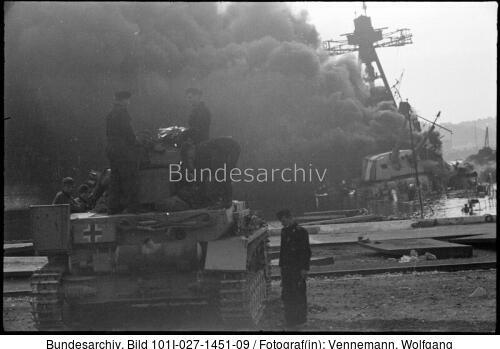Toulon, Panzer IV, französisches Kriegsschiff