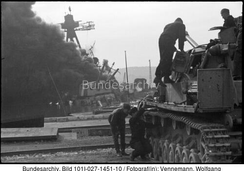Toulon, Panzer IV, französisches Kriegsschiff