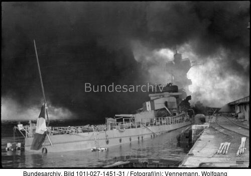 Toulon, französisches Kriegsschiff "Algérie" (?)