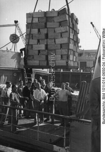 Guernsey, Ladeszene im Hafen