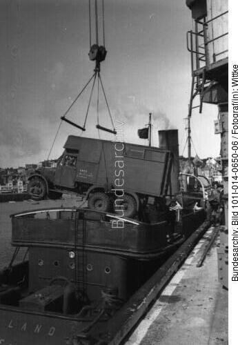 Guernsey, Ladeszene im Hafen