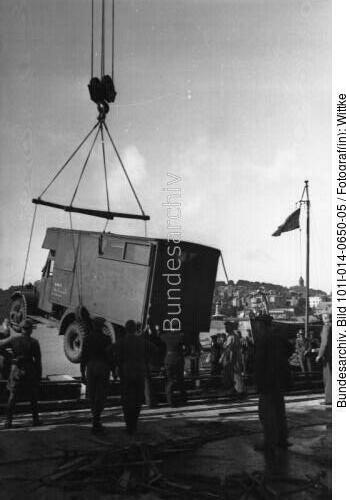 Guernsey, Ladeszene im Hafen