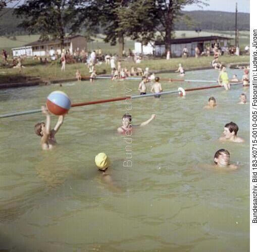 Worbis, Freibad, Wasserballspiel