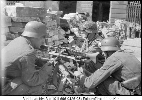 <span class="match">Warschauer Aufstand</span>, MG-Stellung
