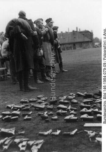 <span class="match">Warschauer Aufstand</span>, polnische Gefangene