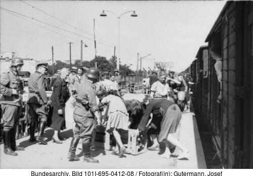 Warschauer Aufstand, Bahnhof Wlochy, Zivilisten