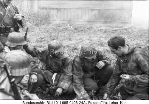 Warschauer Aufstand, Soldaten bei Besprechung