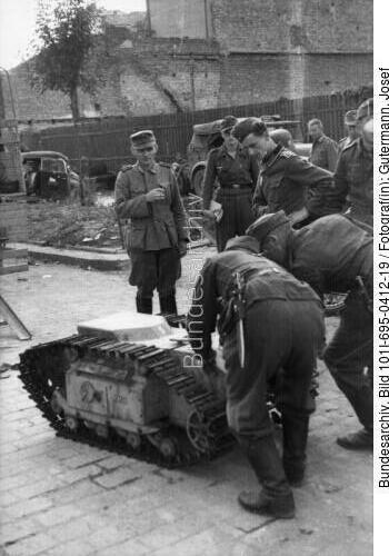 Warschauer Aufstand, Soldaten mit "Goliath"