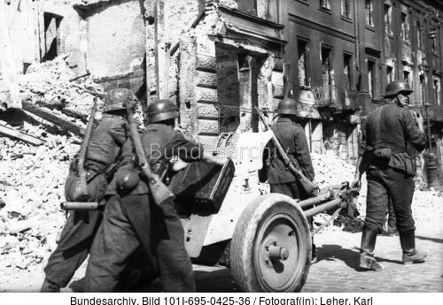 <span class="match">Warschauer Aufstand</span>, Soldaten mit Pak