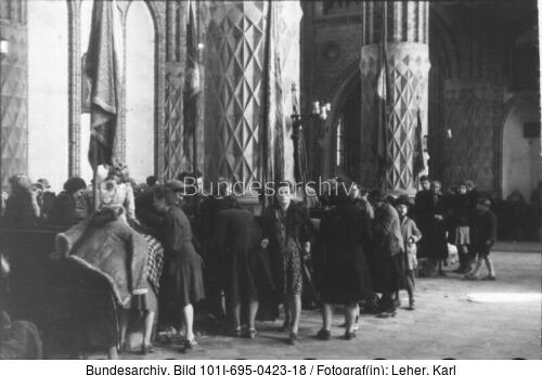 Warschauer Aufstand, Zivilisten in Kirche