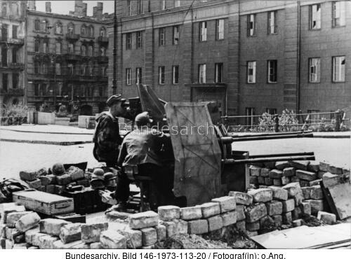 Polen, <span class="match">Warschauer Aufstand</span>, W-SS mit 2 cm Flak-Vierling, Sdtraßenkampf