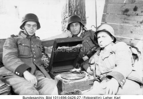 Polen, <span class="match">Warschauer Aufstand</span>, Soldatenfreizeit