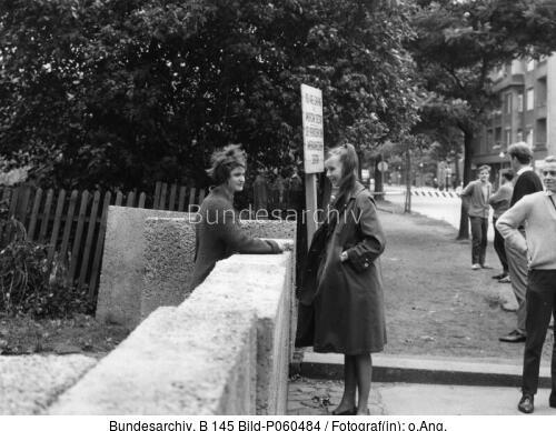 Berlin, Frauen an der Mauer