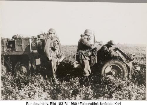 Russland-Süd, Infanterie-Geschütz, Soldaten