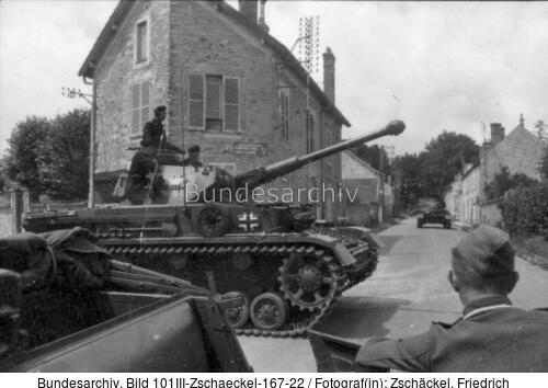 Frankreich, Panzer IV in Ortschaft