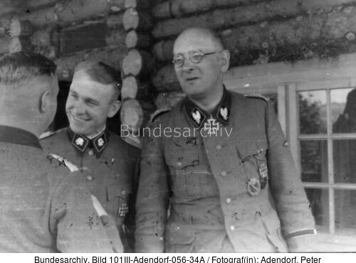Angehörige der Waffen-SS im Gespräch, M. Simon