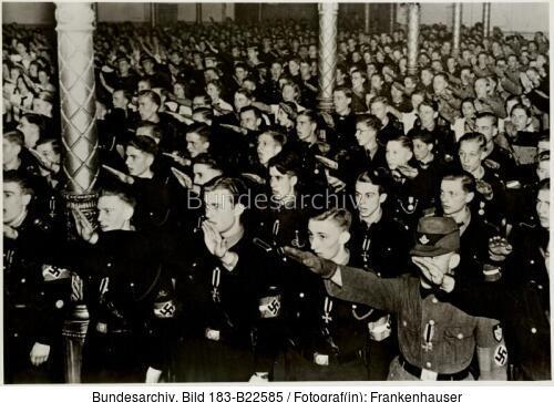 <span class="match">Düsseldorf</span>, Kriegsverdienstkreuz an HJ-Angehörige