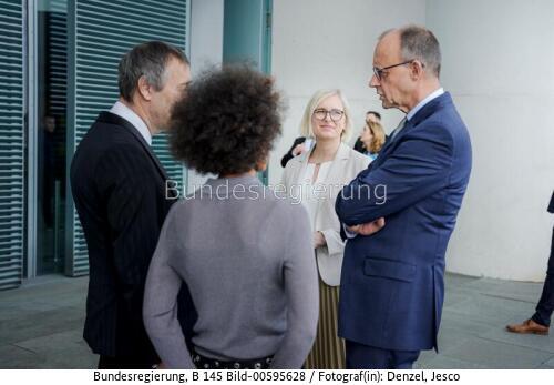 Bundeskanzler Friedrich Merz: Empfang von Preisträgerklassen des Schülerwettbewerbs zur Politischen Bildung, 2025