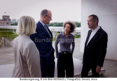Bundeskanzler Friedrich Merz: Empfang von Preisträgerklassen des Schülerwettbewerbs zur Politischen Bildung, 2025
