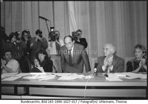 Berlin, Presseerklärung Gregor Gysi
