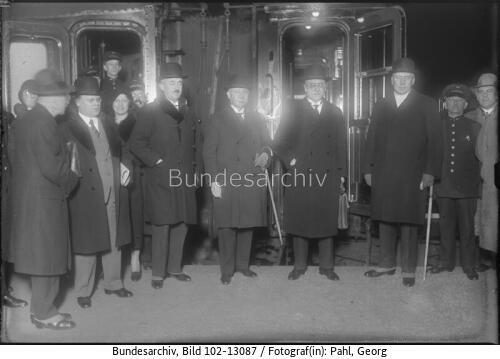 Berlin, Abreise zur Abrüstungskonferenz