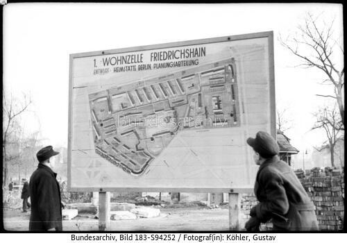 Berlin, Bau Karl-Marx-Allee, Informationstafel
