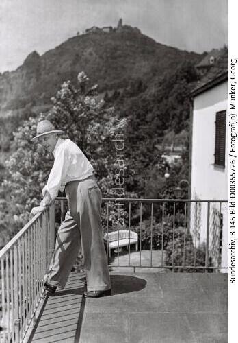 Rhöndorf, Wohnhaus Adenauer, Adenauer auf Terasse