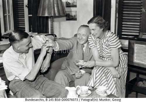 Rhöndorf, Georg, Konrad und Lotte Adenauer