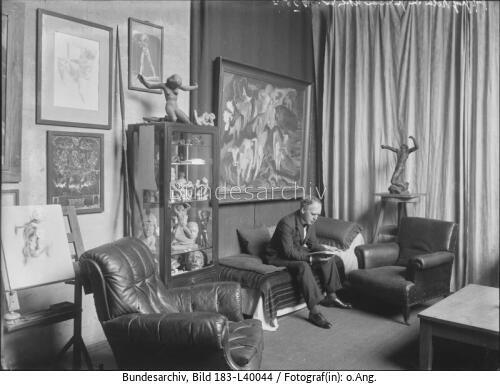 Berlin, Georg Kolbe im Atelier
