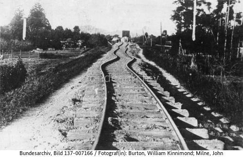 Japan, Erdbeben, verbogene Eisenbahnschienen