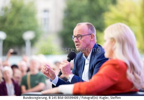 <span class="match">Bundeskanzler</span> Friedrich Merz beim Tag der offenen Tür der Bundesregierung 2025